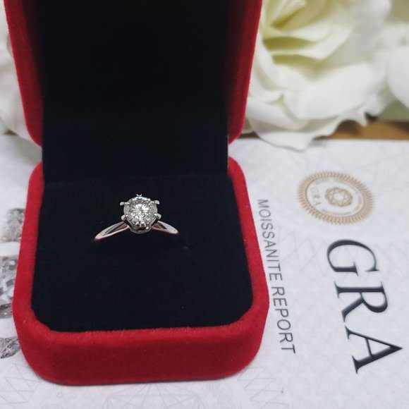 1 Carat Moissanite Solitaire Ring with 925 Sterling Silver Band, D, VVS1 - Picture 6 of 8